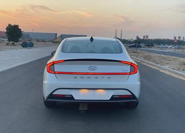 فقط 22,500 درهم - هيونداي سوناتا - 2021 - محرك هايبرد - مواصفات خليجية