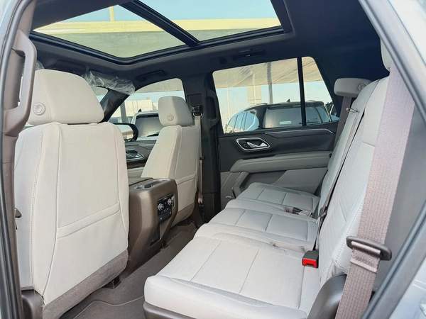 شيفروليه تاهو LT رمادي / بيج 2023 ( بن حمودة)