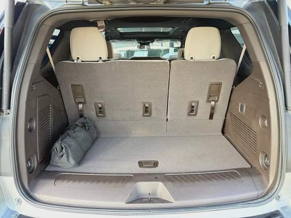 شيفروليه تاهو LT رمادي / بيج 2023 ( بن حمودة)