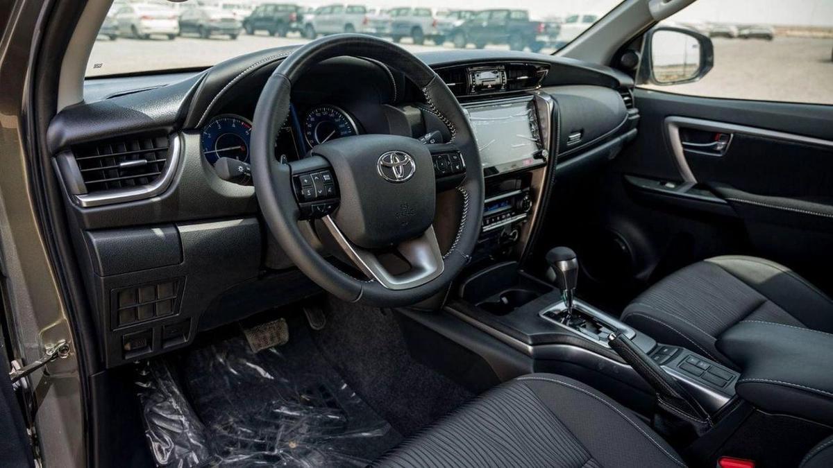 Toyota Fortuner fortuner 2.4L DIESEL-7-7
