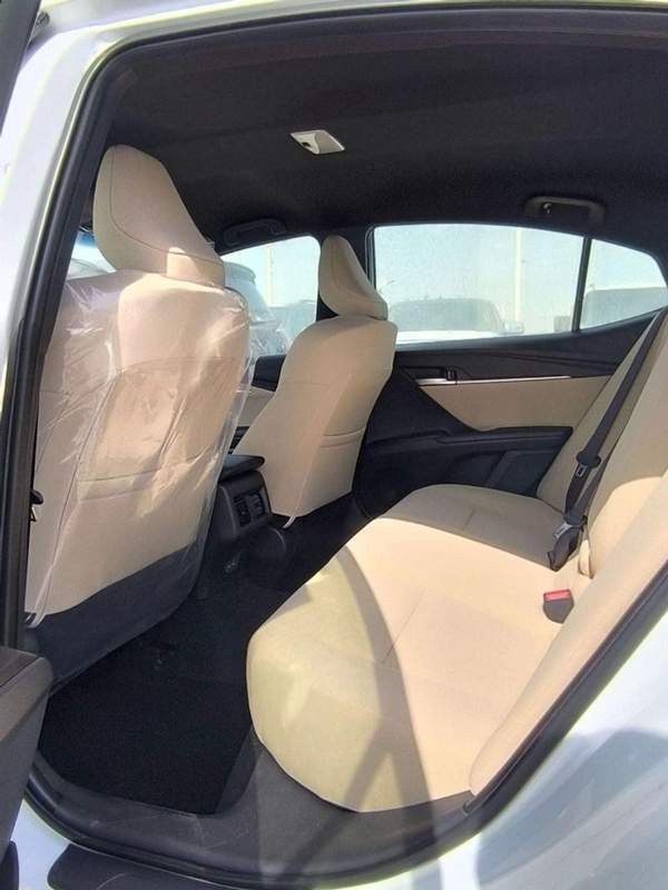 Toyota Camry E 2.5L Camry 2.5L basic option