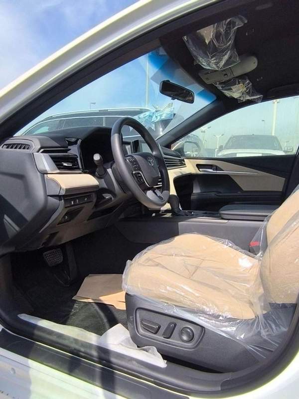 Toyota Camry E 2.5L Camry 2.5L basic option