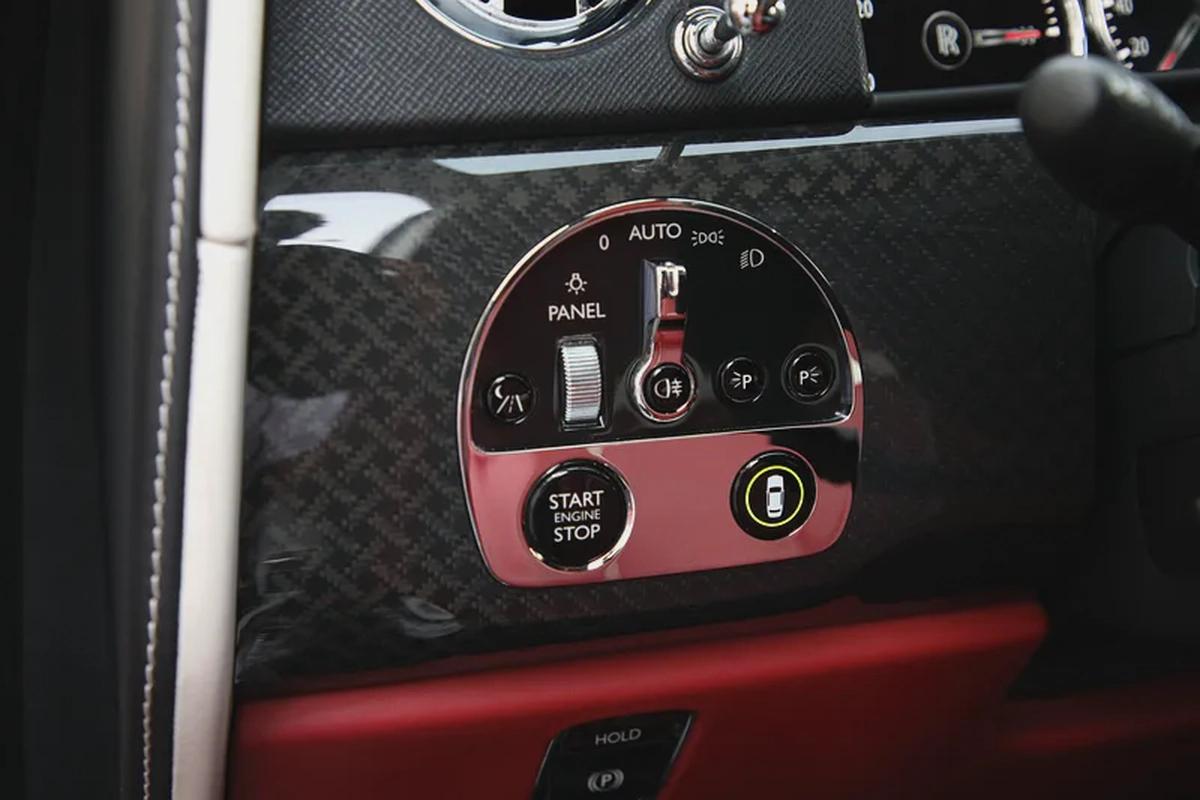 ROLLS ROYCE CULLINAN BLACK BADGE 2020 - FULLY LOADED - AMAZING CONDITION-11-11