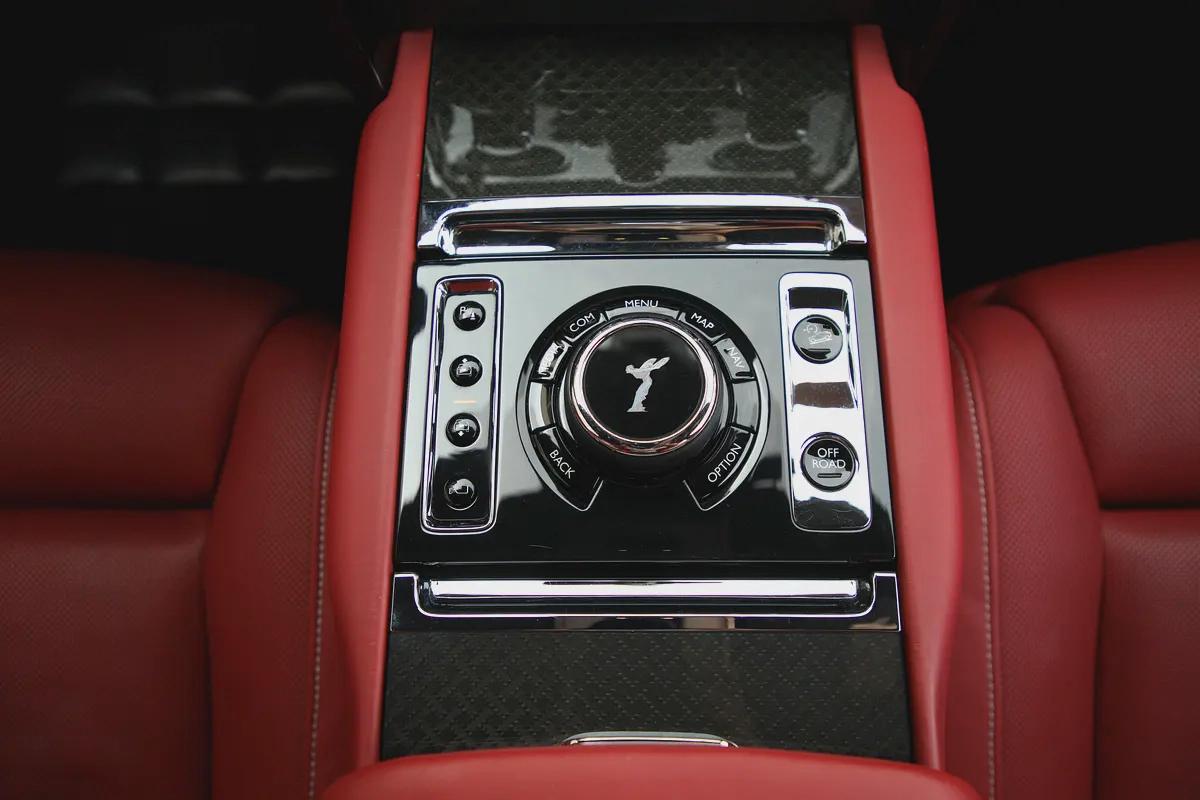 ROLLS ROYCE CULLINAN BLACK BADGE 2020 - FULLY LOADED - AMAZING CONDITION-13-13