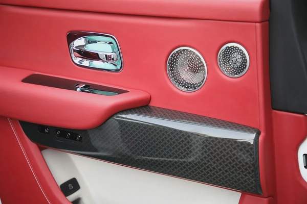 ROLLS ROYCE CULLINAN BLACK BADGE 2020 - FULLY LOADED - AMAZING CONDITION