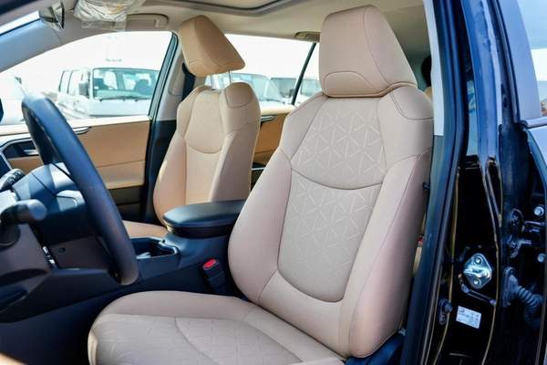 TOYOTA RAV4 XLE HYBRID