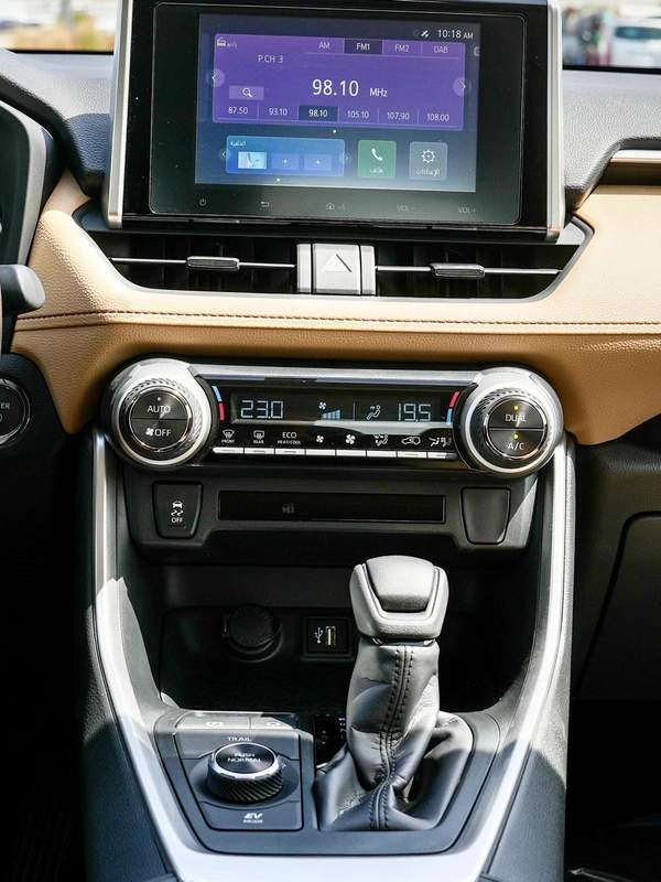 TOYOTA RAV4 XLE HYBRID