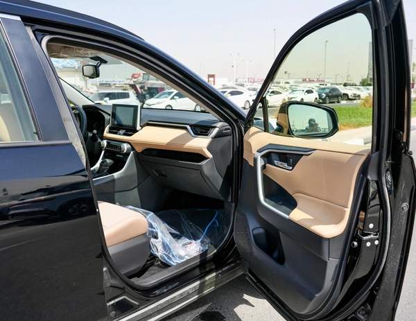 TOYOTA RAV4 XLE HYBRID