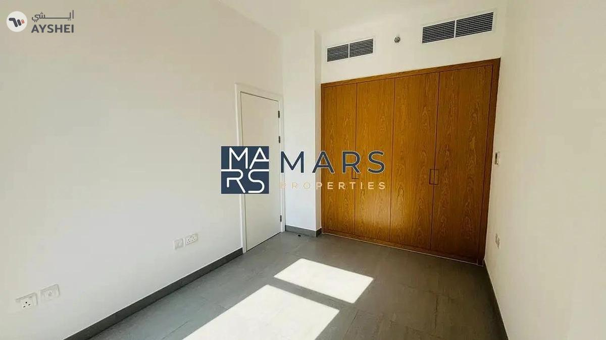 Charming 1BHK with Pool Window View-13-13