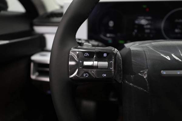 GCC | Azera | Brand New | Under Agancy Warranty 4 Years