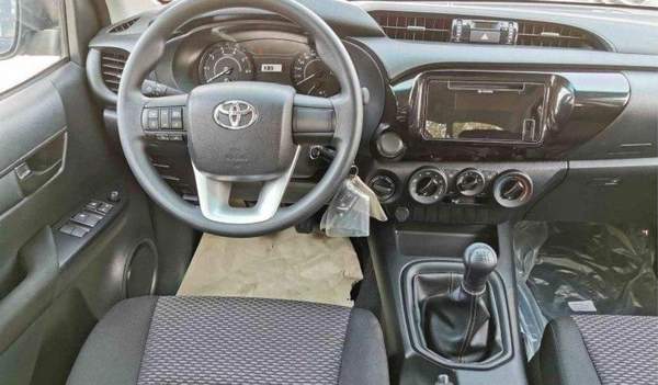 Toyota Hilux Toyota hilux 2.4L diesel mid options MY2025