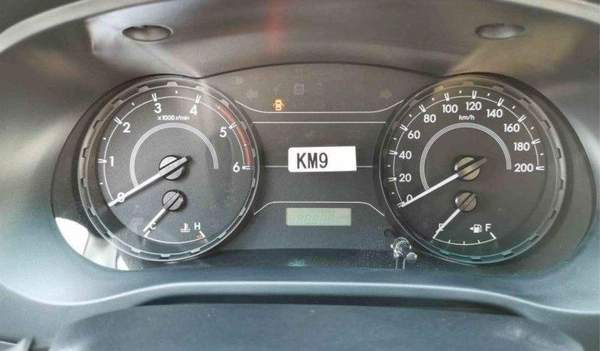 Toyota Hilux Toyota hilux 2.4L diesel mid options MY2025