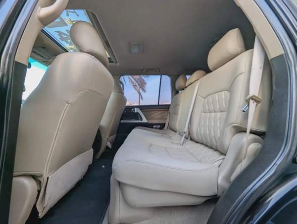 TOYOTA LAND CRUISER 2008 FACELIFTED 2025 VXR V8 FULL OPTION GCC IN EXCELLENT CONDITION