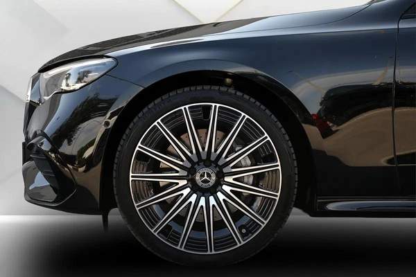 MERCEDES BENZ E 300 - 2024 - GCC - GARGASH WARRANTY + SERVICE CONTRACT - ORIGINAL PAINT