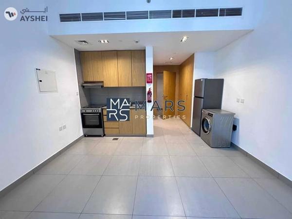 Spacious studio apartment with kitchen appliances and all facilities in Al Mamsha available