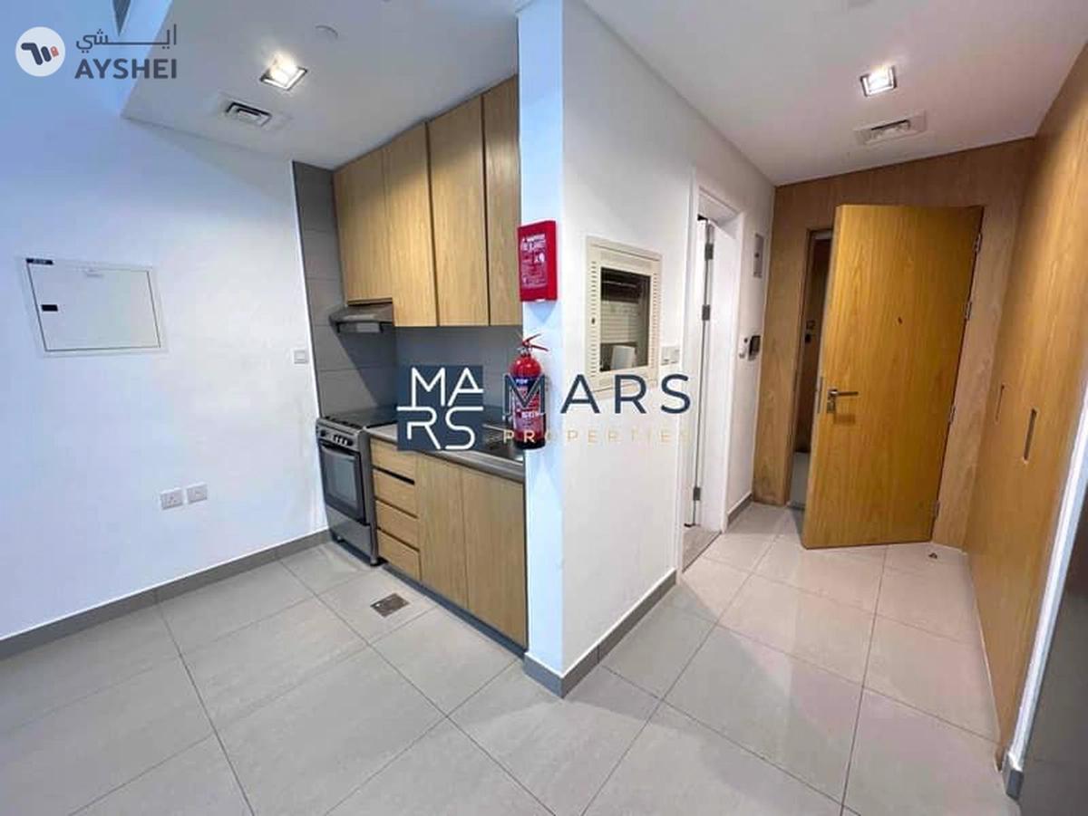 Spacious studio apartment with kitchen appliances and all facilities in Al Mamsha available-3-3