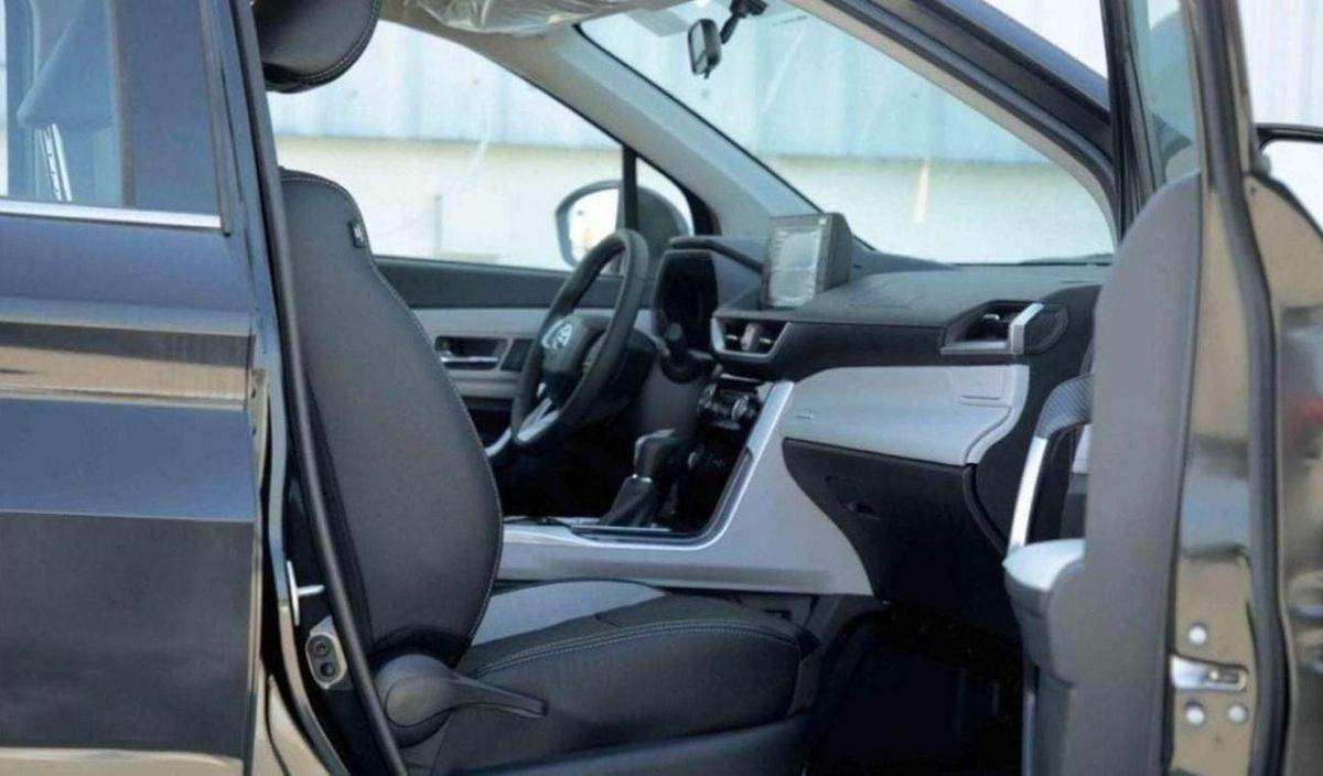Toyota Veloz Toyota Veloz 2025 Toyota Veloz V 1.5 - Black inside Black-10-10