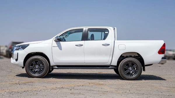 Toyota Hilux HILUX SR5 2,4 DIESEL 2025