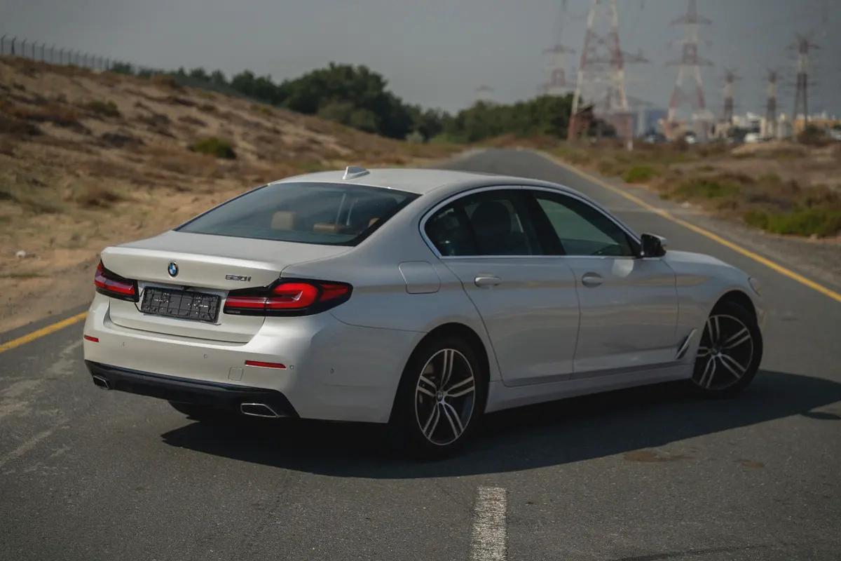 BMW 520i Joy Edition – 2022 | FULL SERVICE HISTORY GCC | 101,984 KM | AED 95,000-2-2