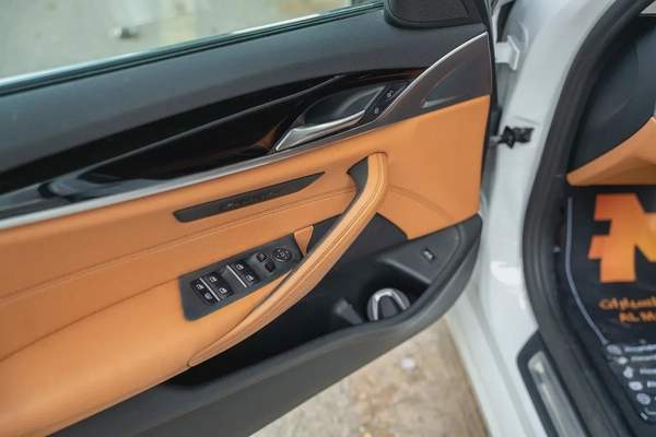 BMW 520i Joy Edition – 2022 | FULL SERVICE HISTORY GCC | 101,984 KM | AED 95,000