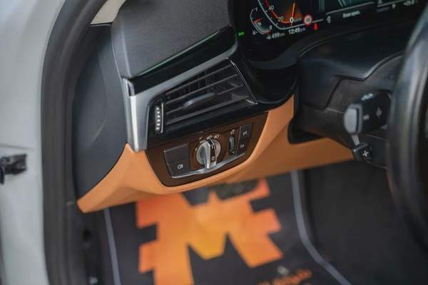 BMW 520i Joy Edition – 2022 | FULL SERVICE HISTORY GCC | 101,984 KM | AED 95,000