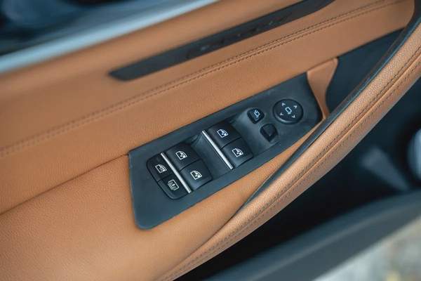 BMW 520i Joy Edition – 2022 | FULL SERVICE HISTORY GCC | 101,984 KM | AED 95,000