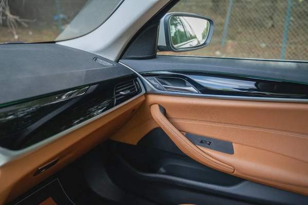 BMW 520i Joy Edition – 2022 | FULL SERVICE HISTORY GCC | 101,984 KM | AED 95,000