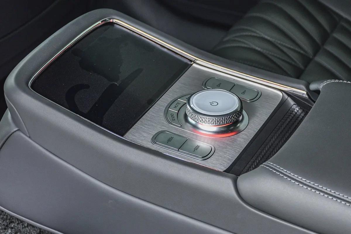 Genesis G90 Premium 2022 | Korean Specs | Clean Title | 48K KM | Black | جينسس G90 بريميوم 2022-10-10