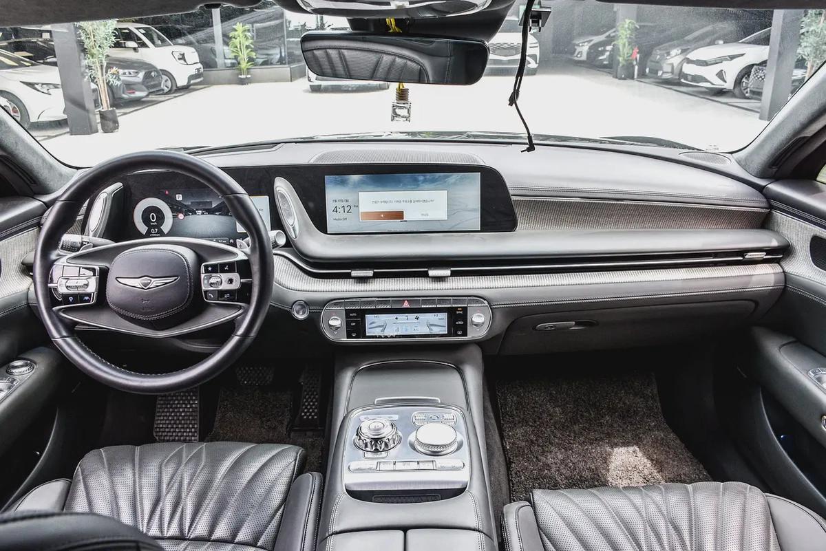 Genesis G90 Premium 2022 | Korean Specs | Clean Title | 48K KM | Black | جينسس G90 بريميوم 2022-11-11