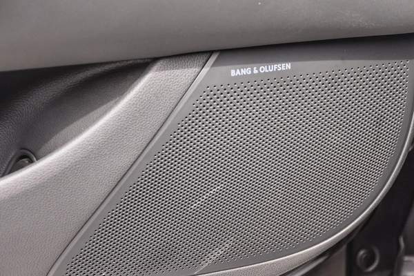 Genesis G90 Premium 2022 | Korean Specs | Clean Title | 48K KM | Black | جينسس G90 بريميوم 2022