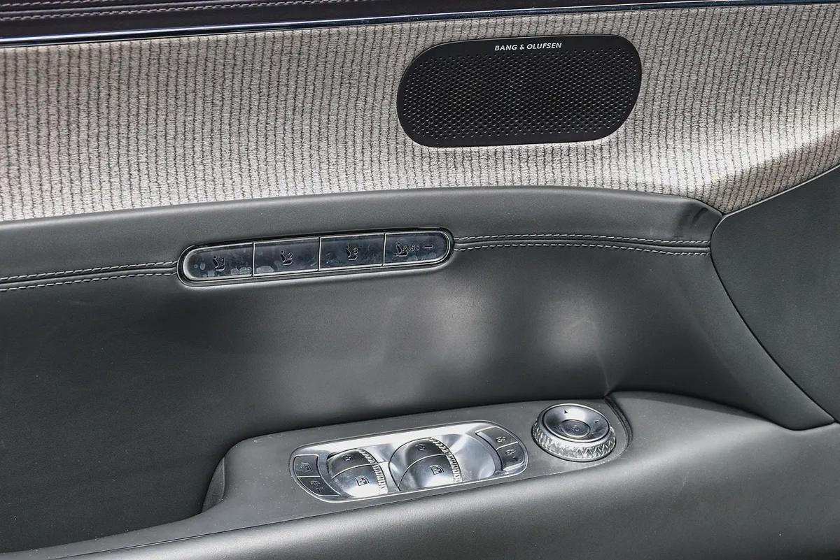 Genesis G90 Premium 2022 | Korean Specs | Clean Title | 48K KM | Black | جينسس G90 بريميوم 2022-14-14