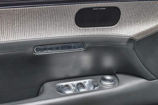 Genesis G90 Premium 2022 | Korean Specs | Clean Title | 48K KM | Black | جينسس G90 بريميوم 2022