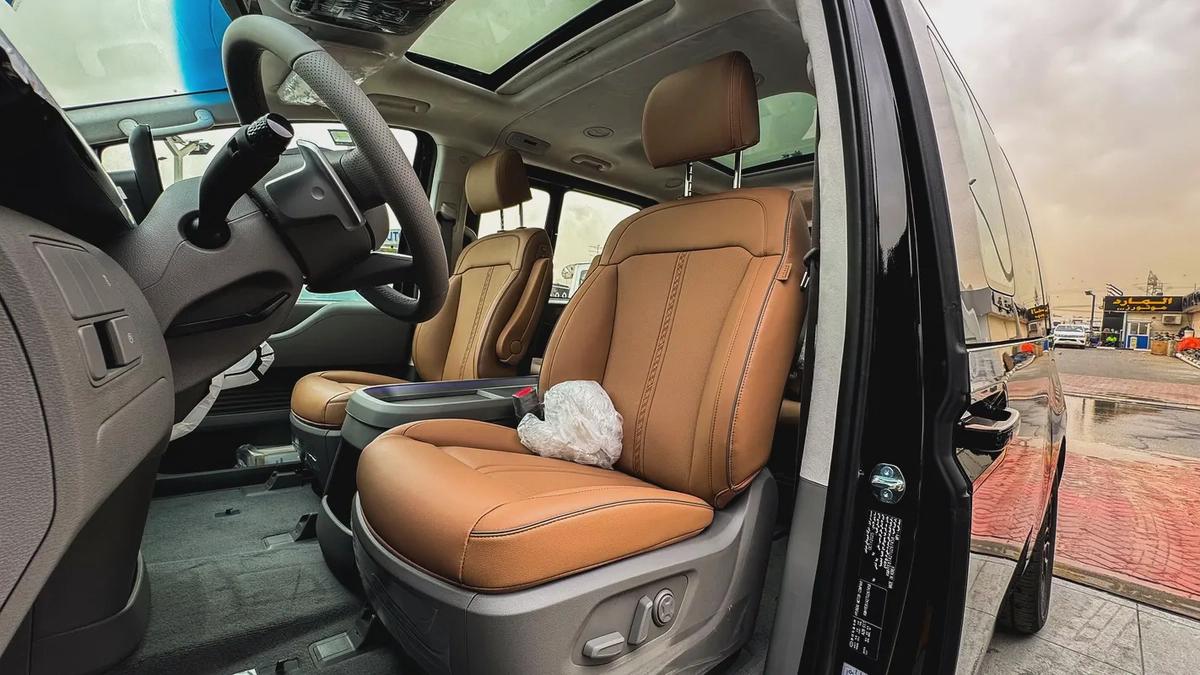 Hyundai Staria Premium 9 Seater 3.5L V6 GCC Brand New 2026-11-11