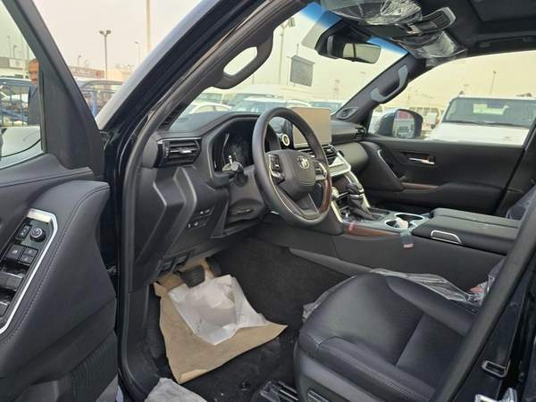 Toyota Land Cruiser VXR 4.0L 2026 MODEL FULL OPTION