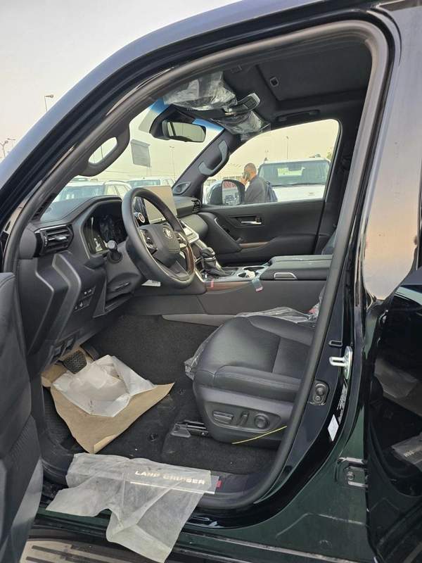 Toyota Land Cruiser VXR 4.0L 2026 MODEL FULL OPTION