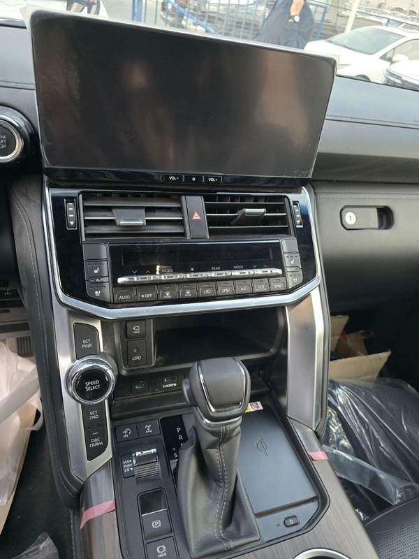 Toyota Land Cruiser VXR 4.0L 2026 MODEL FULL OPTION