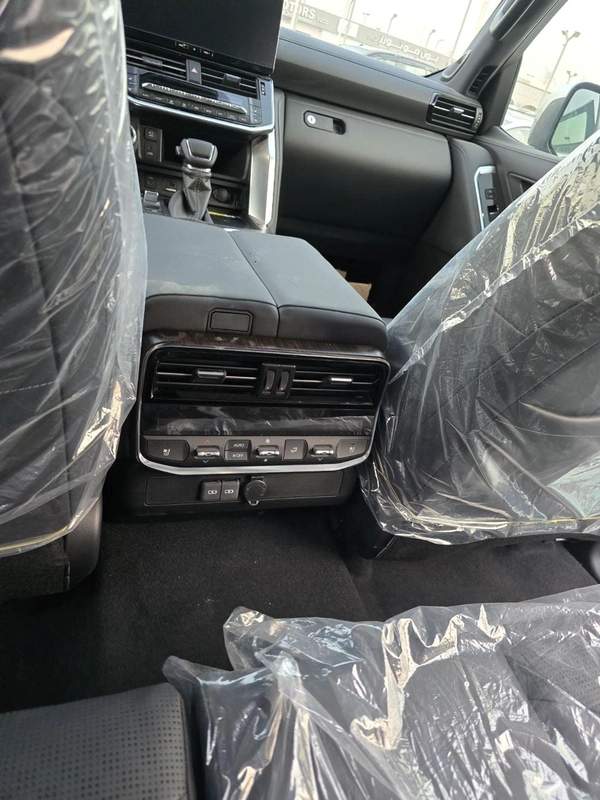 Toyota Land Cruiser VXR 4.0L 2026 MODEL FULL OPTION