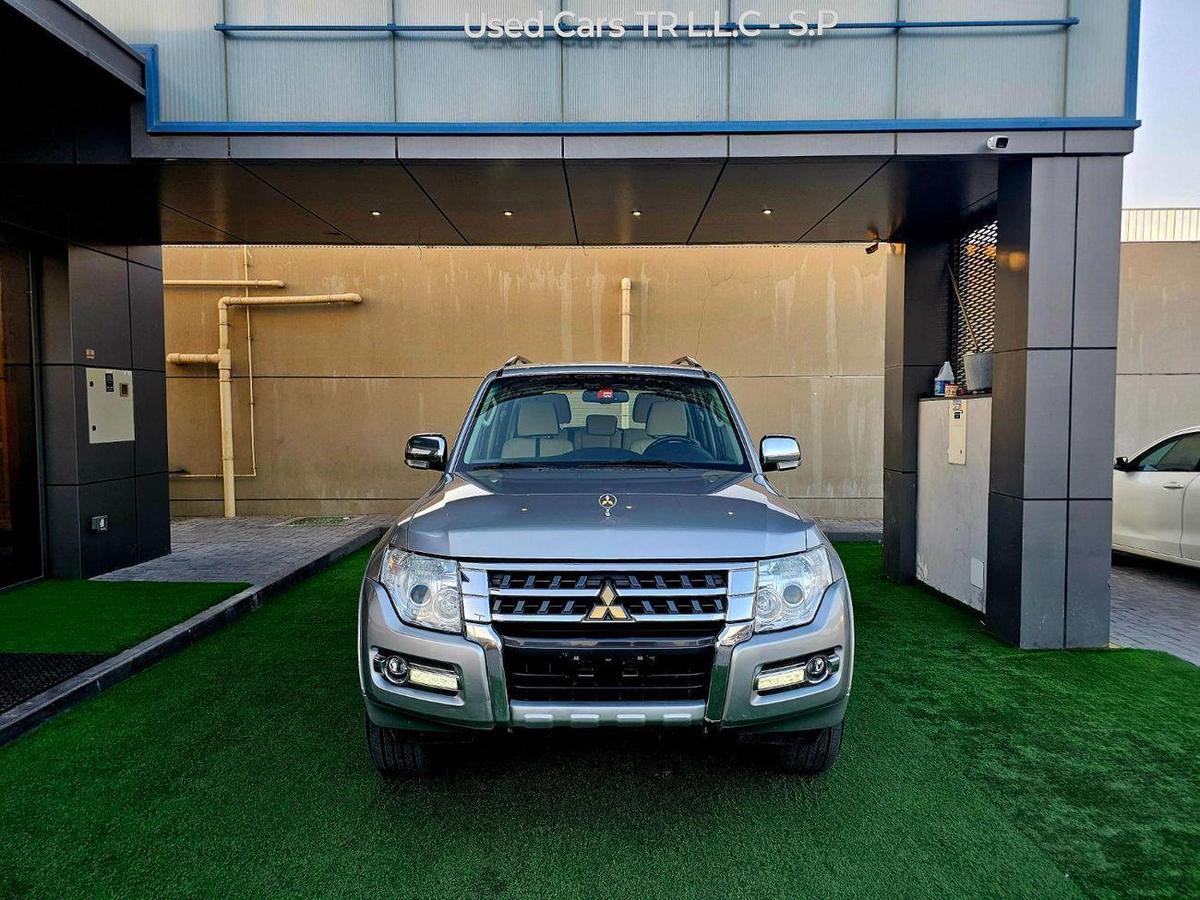 Mitsubishi Pajero GLS / SUNROOF/ LEATHER / ORIGINAL PAINT/ LOW MILEAGE / SINGLE OWNER-1-1