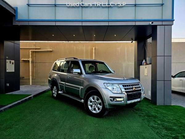 Mitsubishi Pajero GLS / SUNROOF/ LEATHER / ORIGINAL PAINT/ LOW MILEAGE / SINGLE OWNER