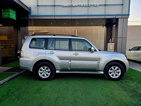Mitsubishi Pajero GLS / SUNROOF/ LEATHER / ORIGINAL PAINT/ LOW MILEAGE / SINGLE OWNER