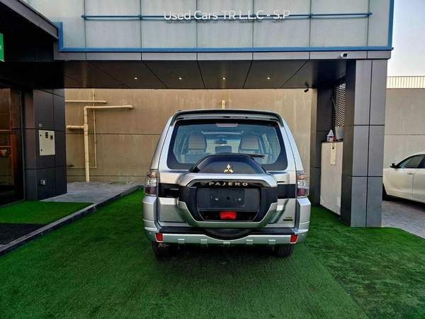 Mitsubishi Pajero GLS / SUNROOF/ LEATHER / ORIGINAL PAINT/ LOW MILEAGE / SINGLE OWNER