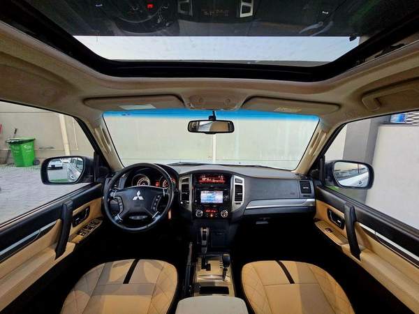 Mitsubishi Pajero GLS / SUNROOF/ LEATHER / ORIGINAL PAINT/ LOW MILEAGE / SINGLE OWNER