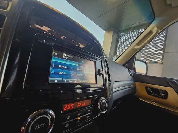 Mitsubishi Pajero GLS / SUNROOF/ LEATHER / ORIGINAL PAINT/ LOW MILEAGE / SINGLE OWNER