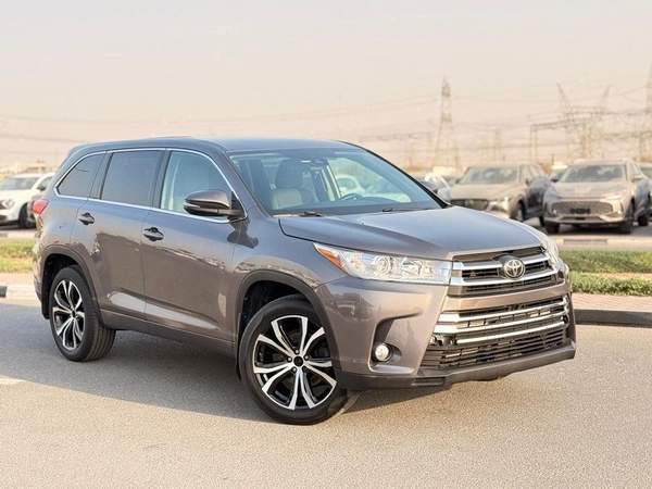 Toyota Highlander LE 3.5 L 2020 model