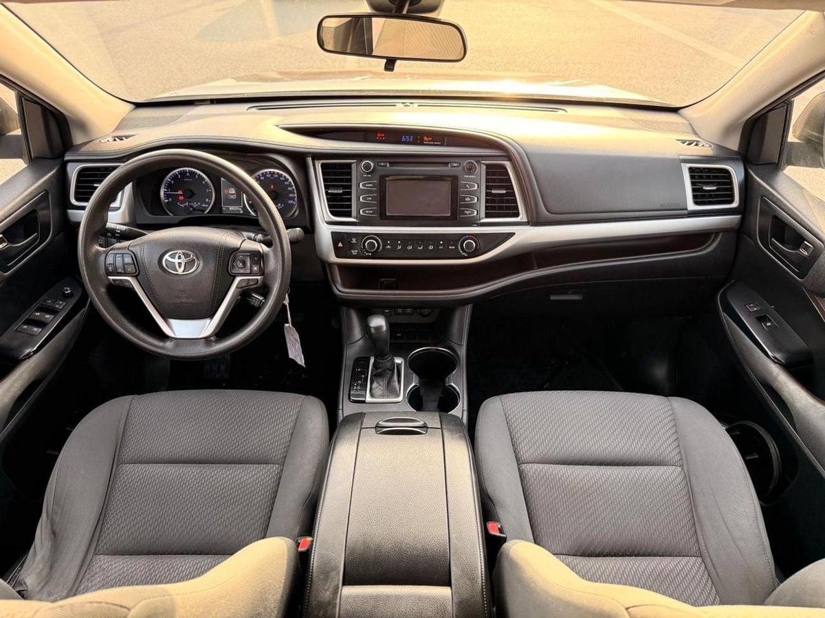 Toyota Highlander LE 3.5 L 2020 model-4-4