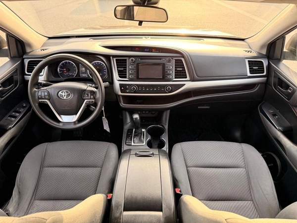 Toyota Highlander LE 3.5 L 2020 model