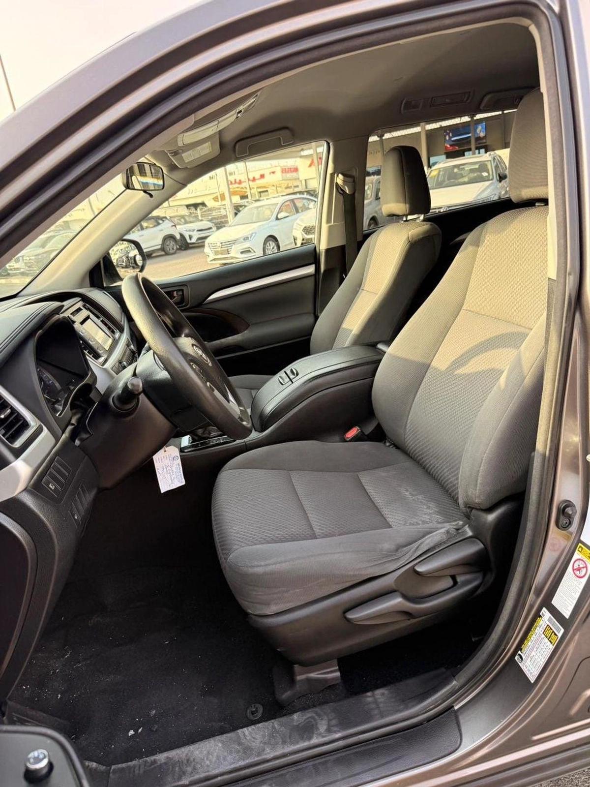 Toyota Highlander LE 3.5 L 2020 model-5-5