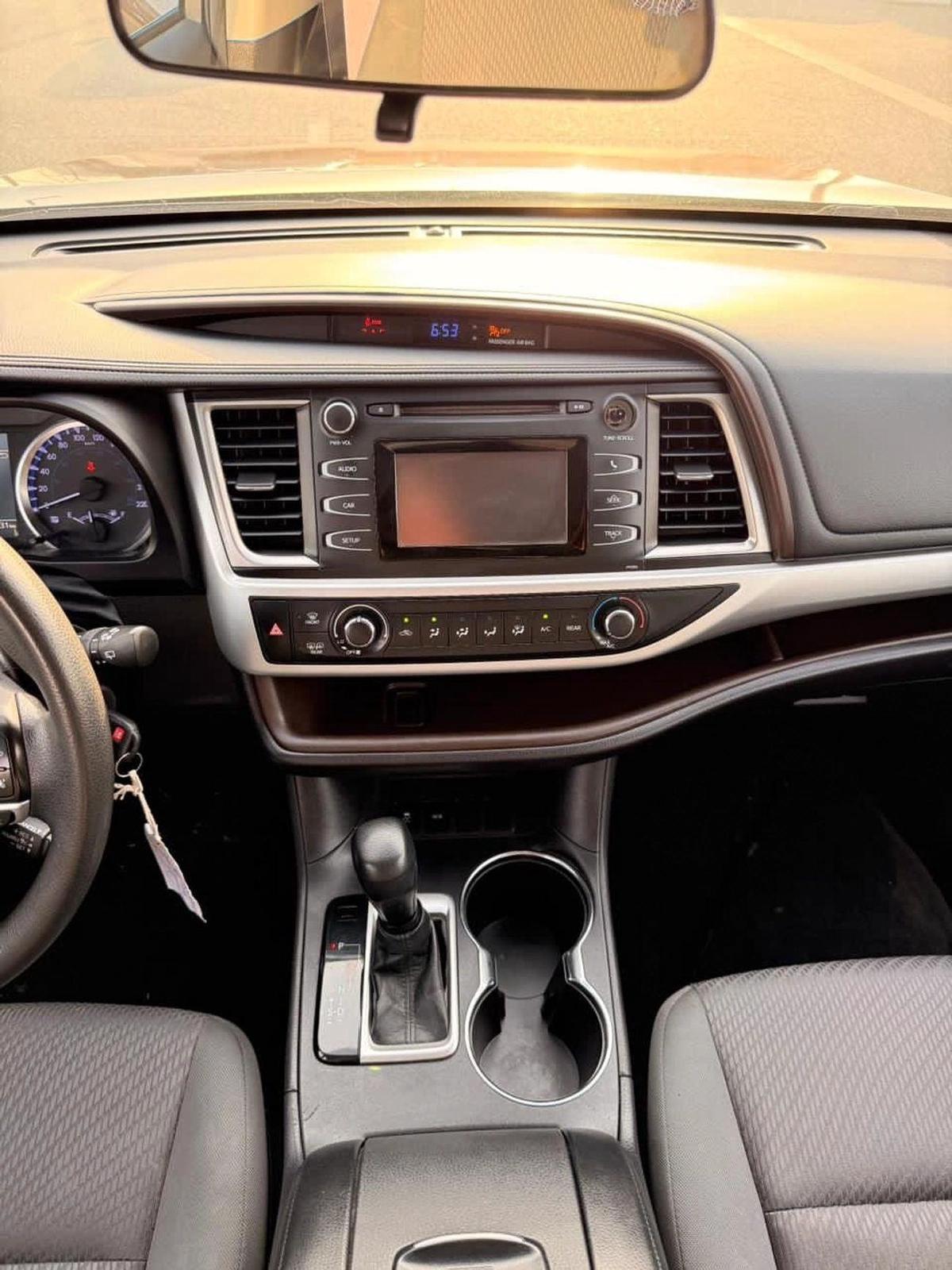 Toyota Highlander LE 3.5 L 2020 model-6-6