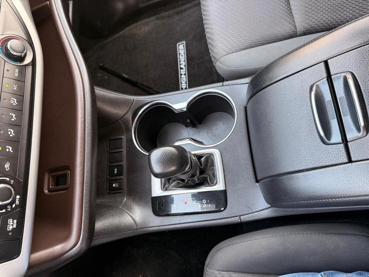 Toyota Highlander LE 3.5 L 2020 model-9-9