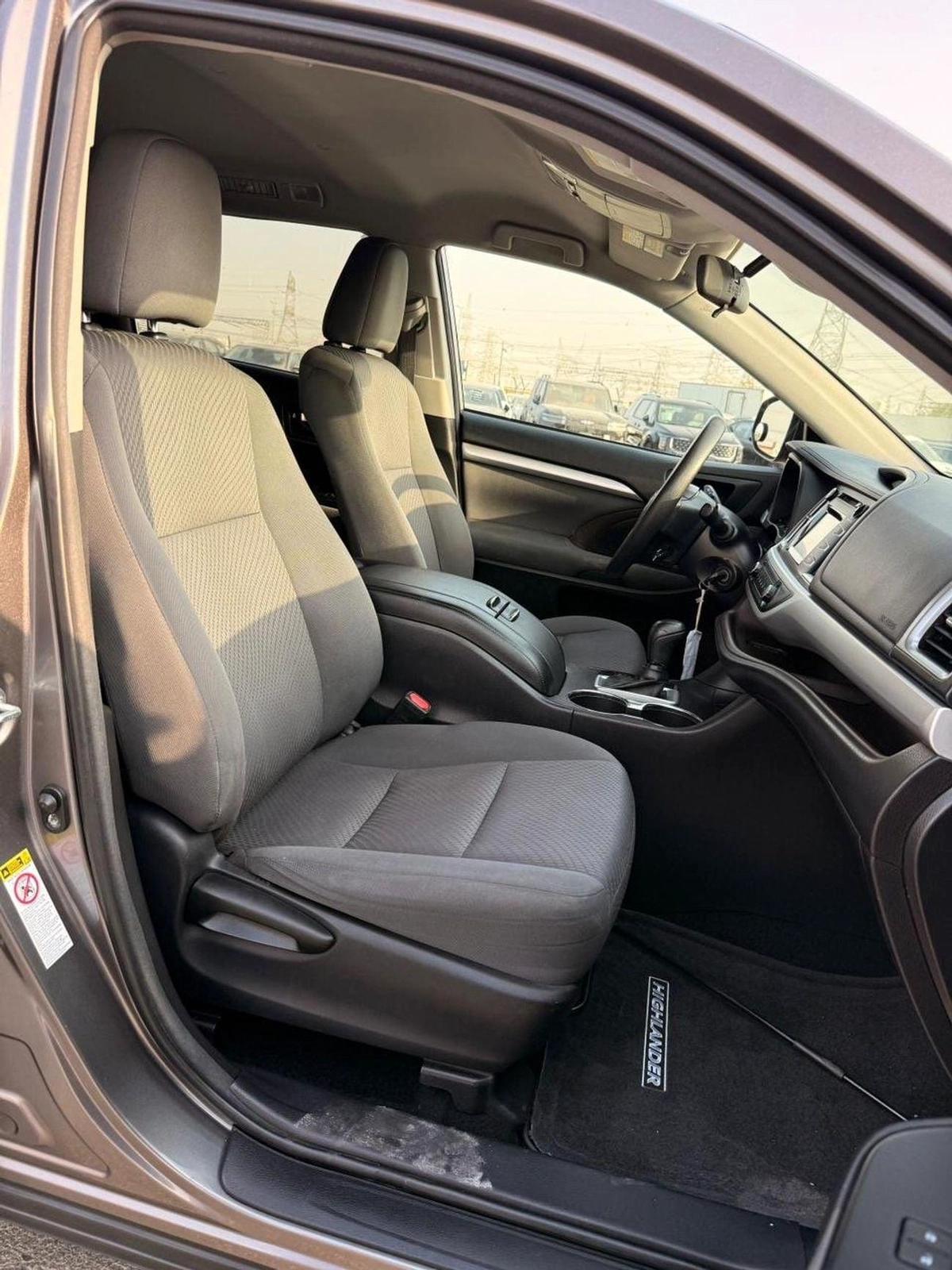 Toyota Highlander LE 3.5 L 2020 model-13-13